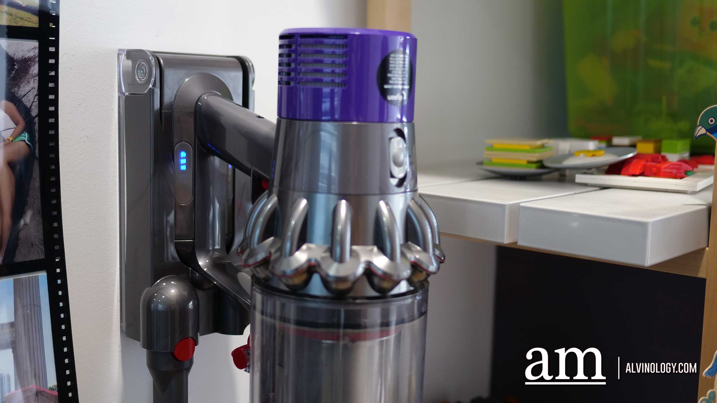 The Dyson Cyclone V10 makes vacuuming fun and sexy - Alvinology