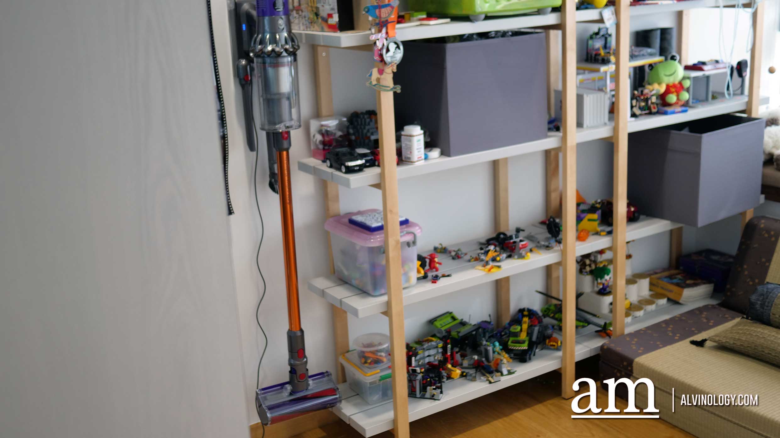 The Dyson Cyclone V10 makes vacuuming fun and sexy - Alvinology