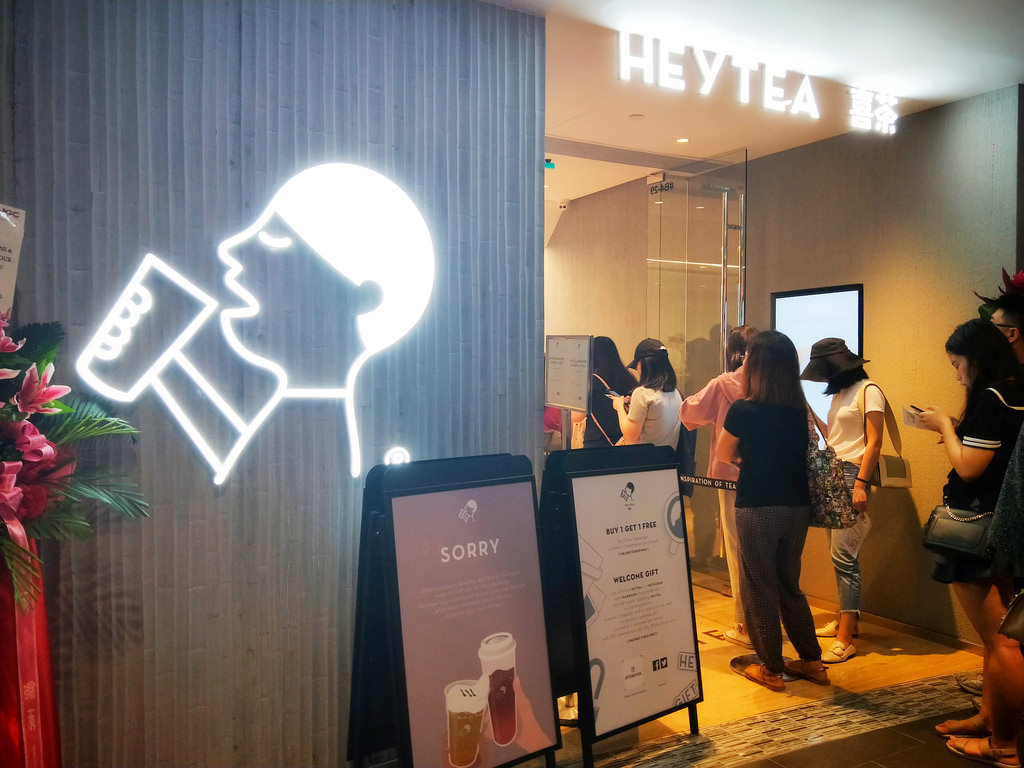 HEYTEA 喜茶 Opens at ION Orchard - 1-for-1 Cheese Tea and Welcome Gifts Draw Long Queues - Alvinology