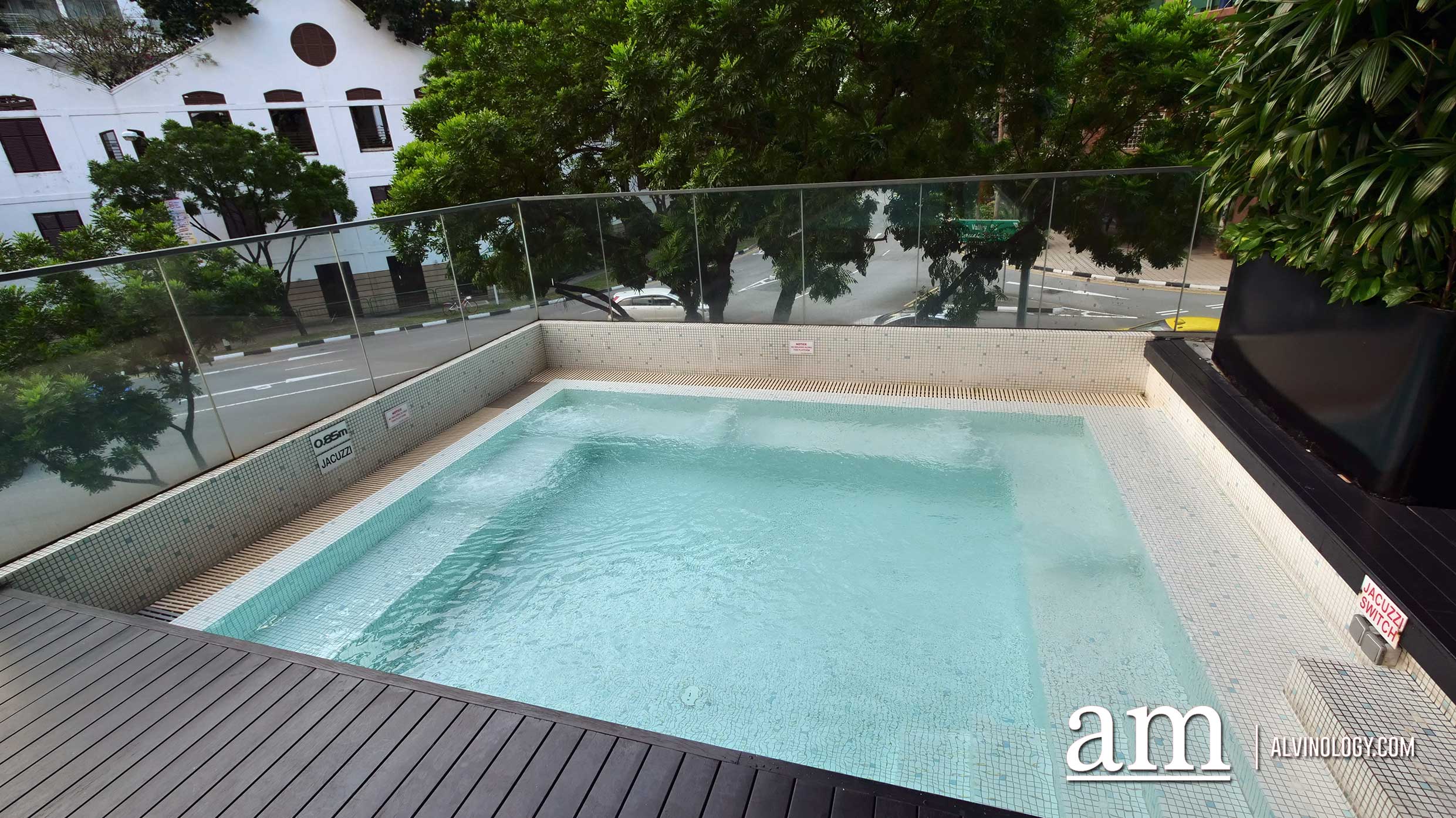 Getting your Perfect Travel Instagram Shot at Studio M Hotel Singapore Bubble pool