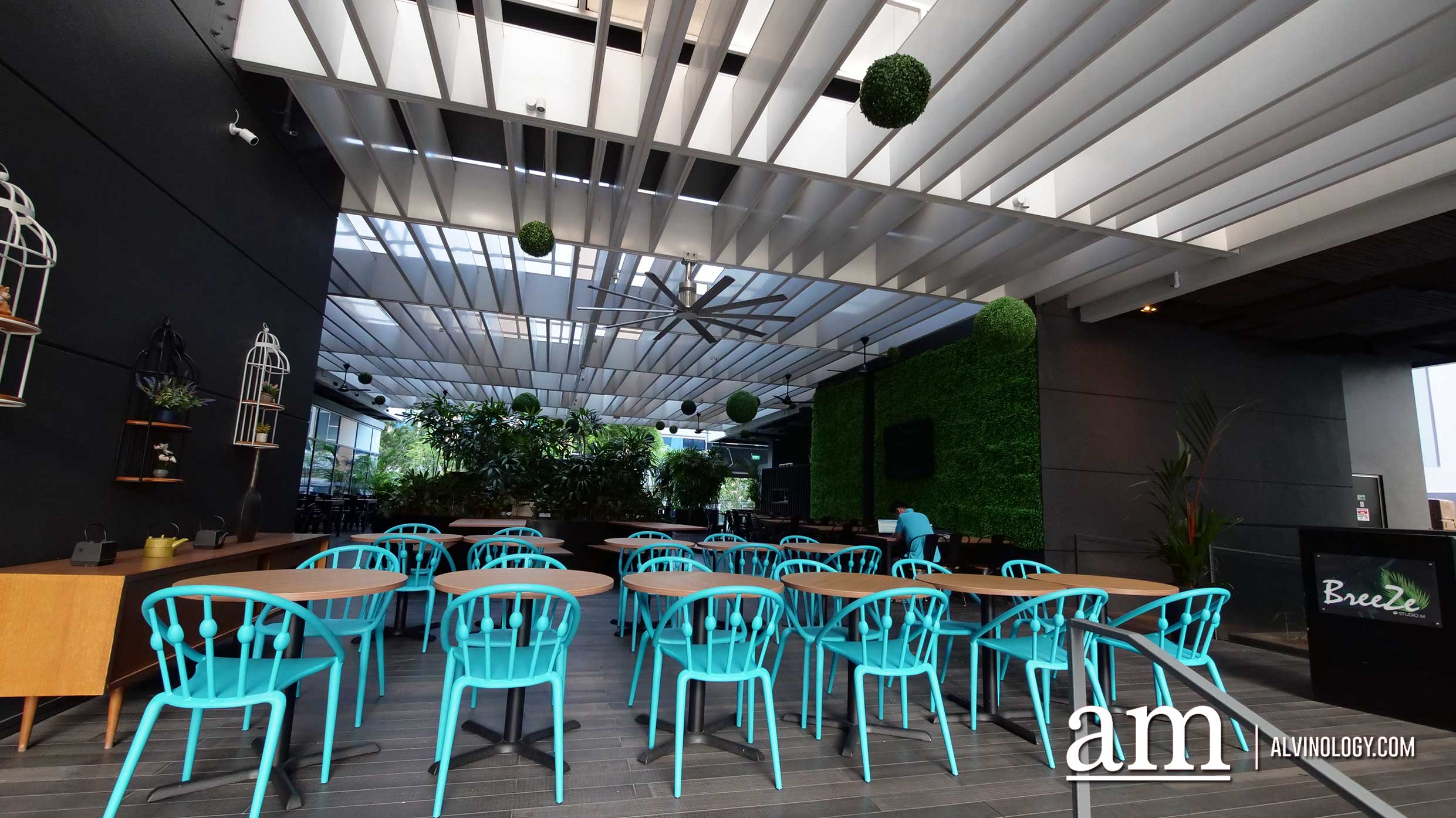 Getting your Perfect Travel Instagram Shot at Studio M Hotel Singapore Breakfast area