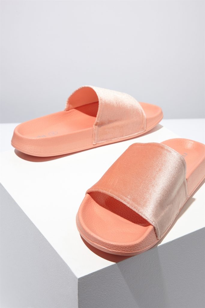 9 Items in Living Coral the Living Colour of 2019 - Alvinology