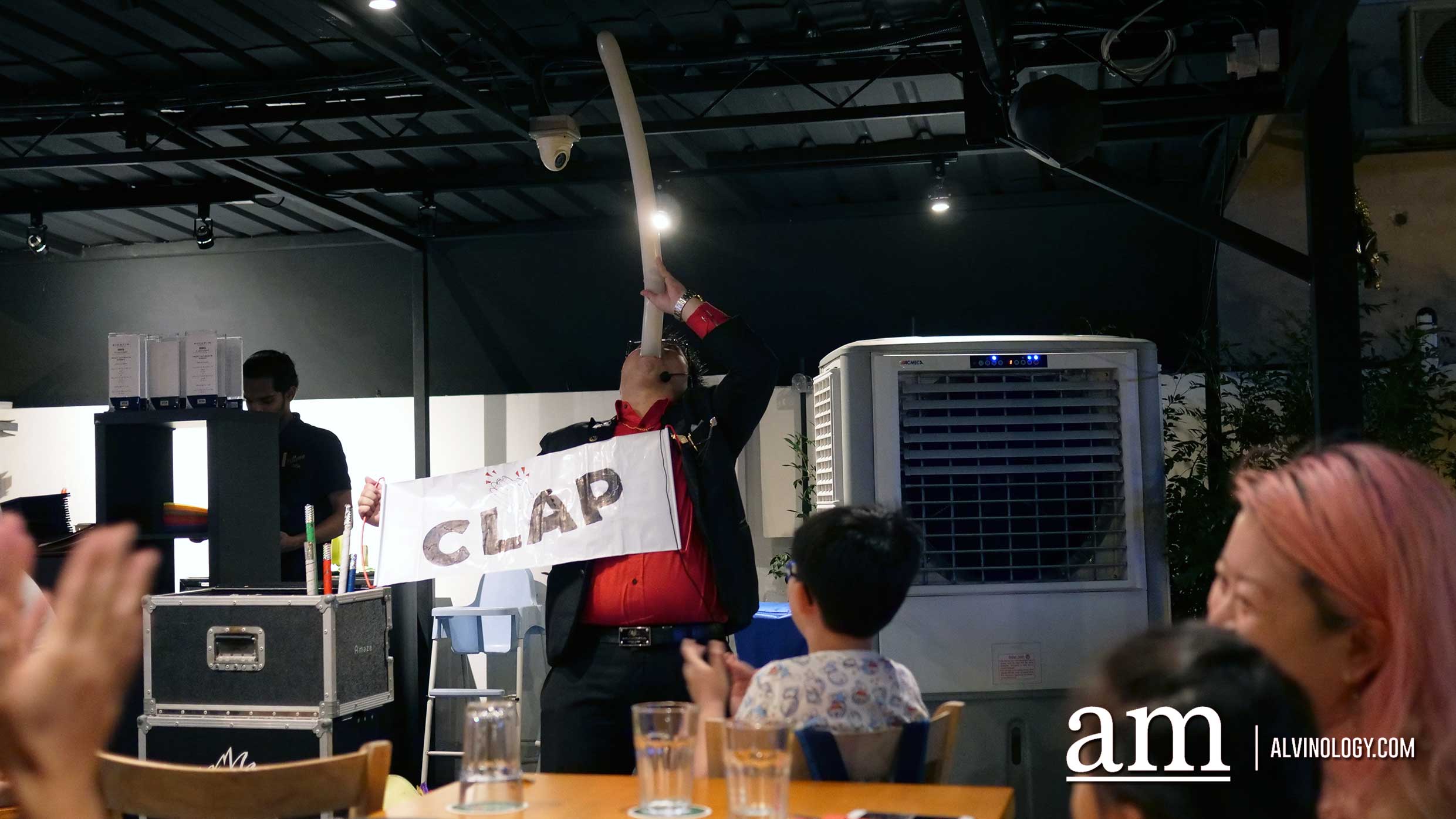 Pizza and magic - what more can a kid want for Christmas? Pizza and magic - what more can a kid want for Christmas? - Alvinology