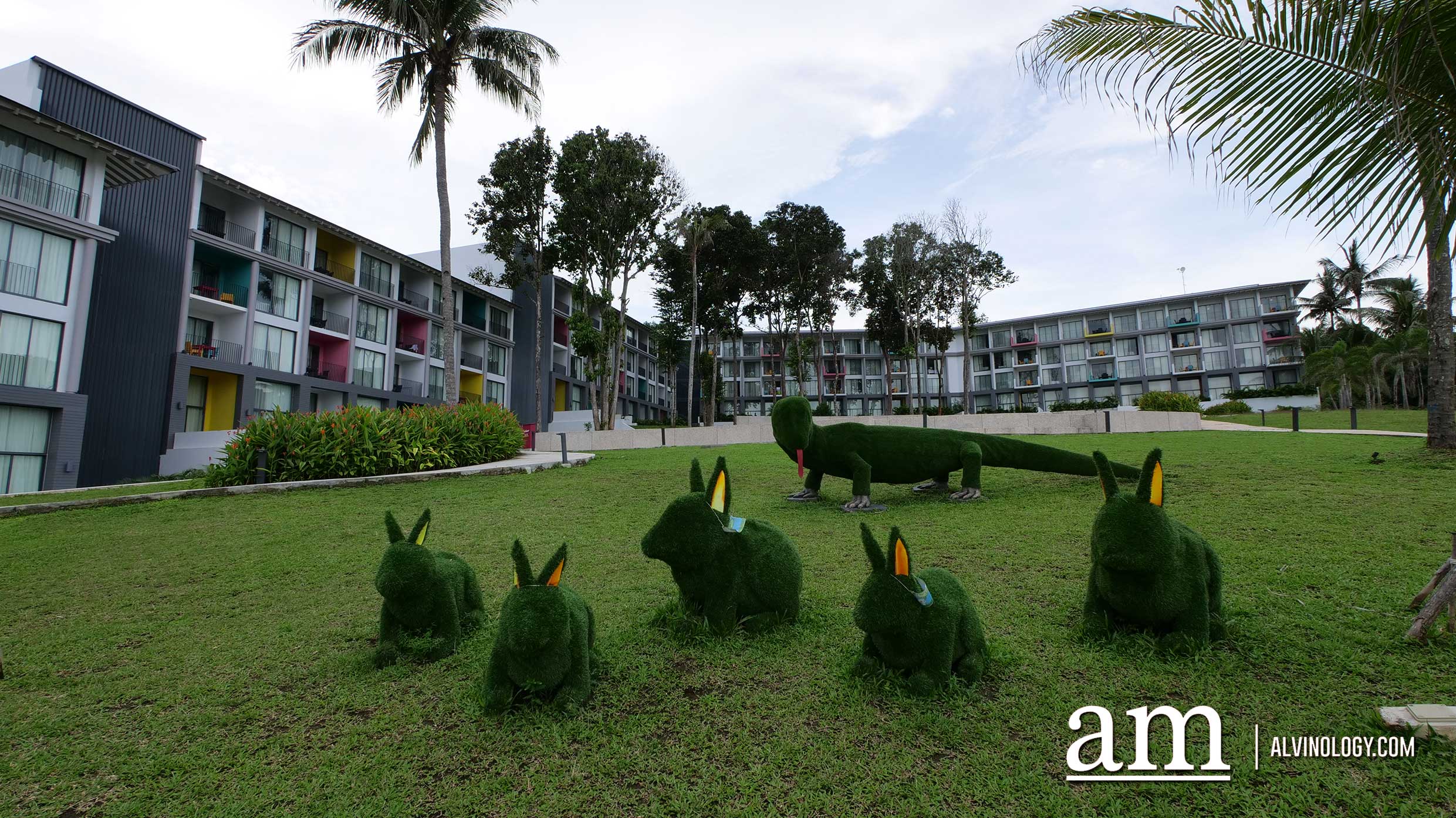 Striking green animal-shaped shrubs at Cassia Resort 