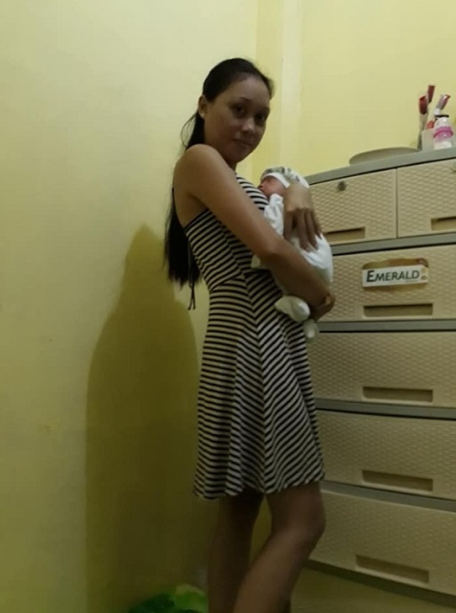 Woman took one look at this photo of her and her child and immediately began praying - Alvinology