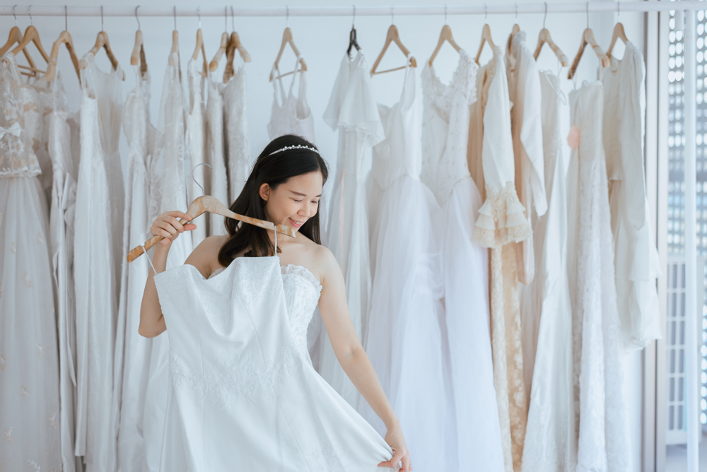 5 Tips to Dress Up for A Wedding Without Breaking Your Bank - Alvinology