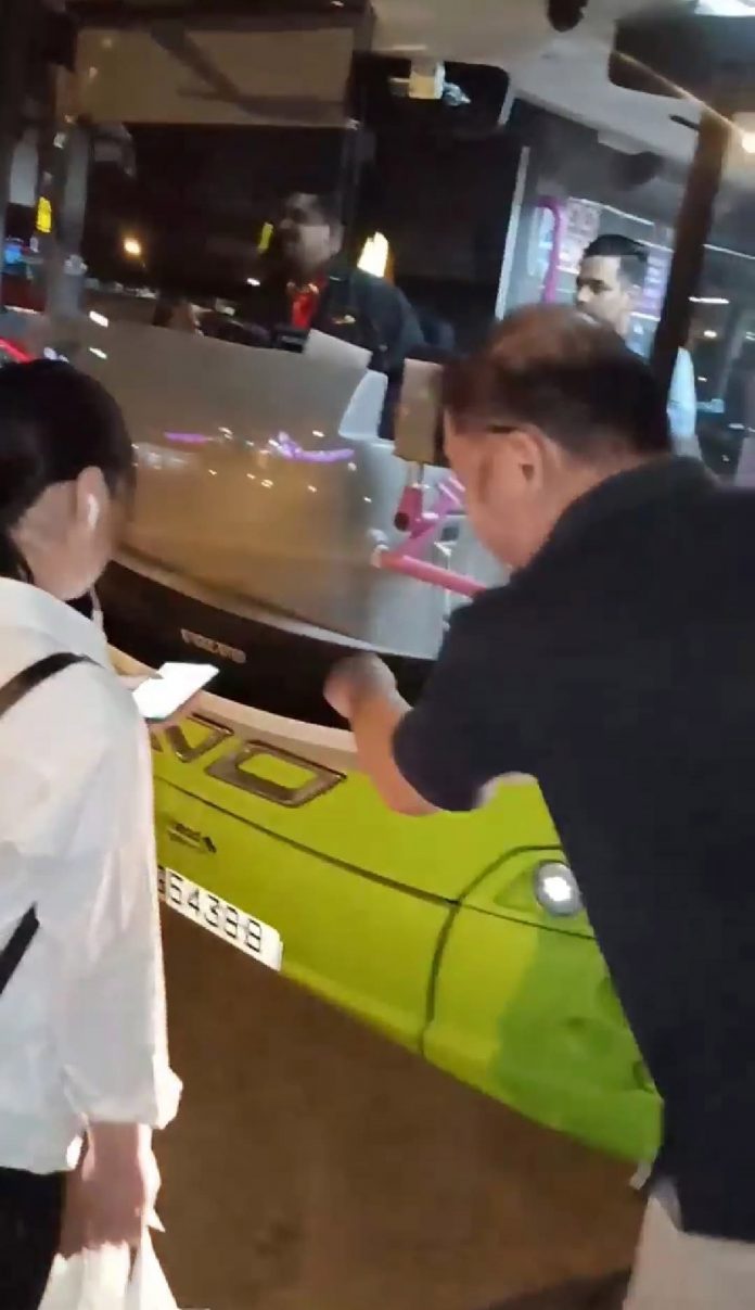 Is bus blocking the new horribly rude trend in pedestrian Singapore? - Alvinology