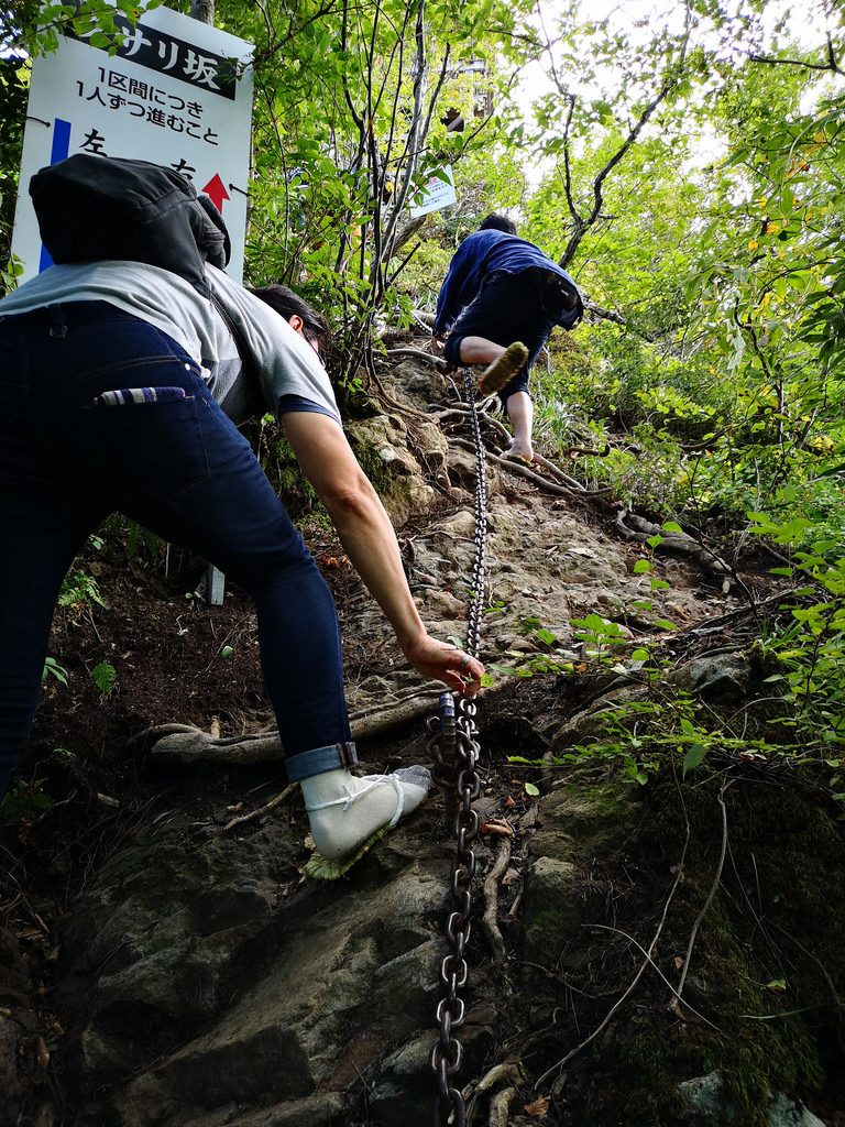 Where there are no tree roots, heavy iron chains serve as handholds.