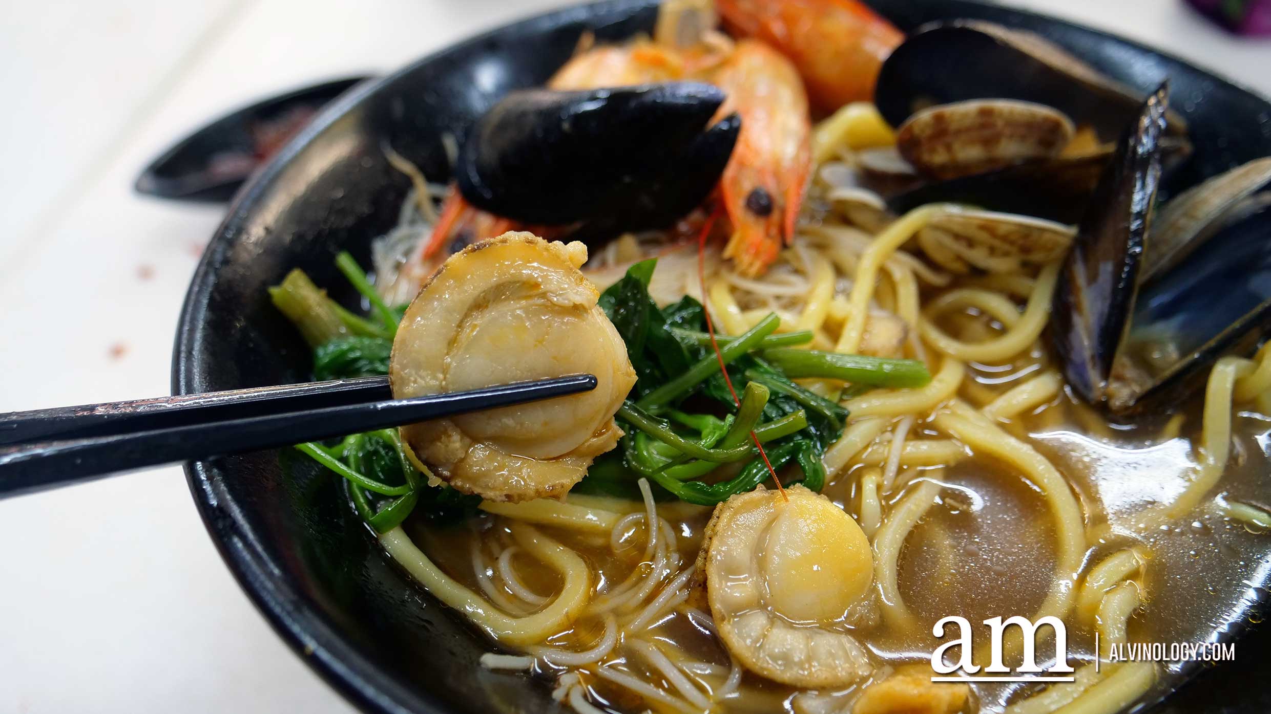 Siao Siao Seafood Hey Mee serves up $6 prawn noodle in the CBD with Japanese scallops and Korean lalas - Alvinology