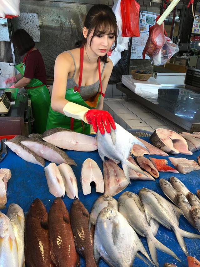 Who is Liu PengPeng? Taiwan's Prettiest Fishmonger worked in Bar in Singapore previously - Alvinology