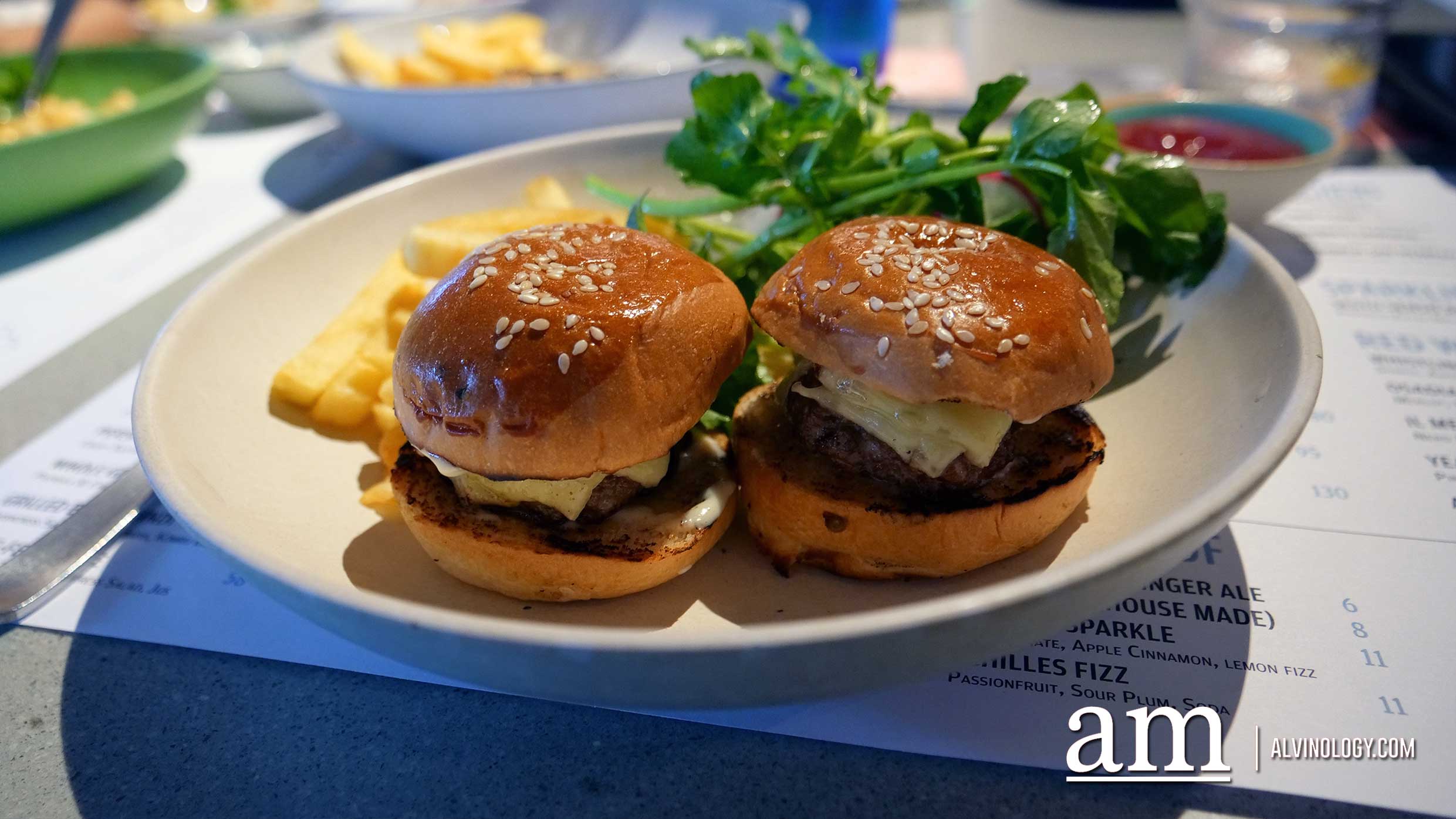 Beef Cheeseburger (S$14)