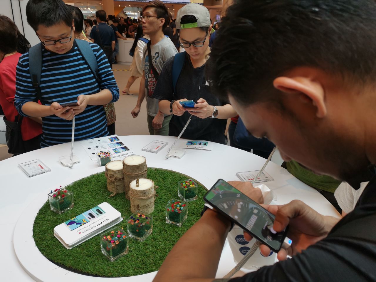 Huawei P30 Series sold out before noon in Singapore during official release at VivoCity Huawei P30 Series sold out before noon in Singapore during official release at VivoCity - Alvinology