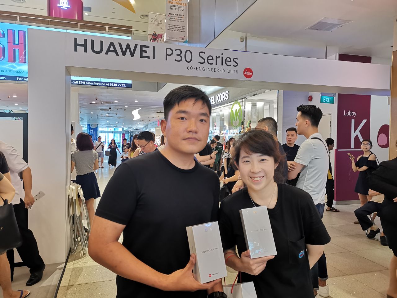 Huawei P30 Series sold out before noon in Singapore during official release at VivoCity Huawei P30 Series sold out before noon in Singapore during official release at VivoCity - Alvinology