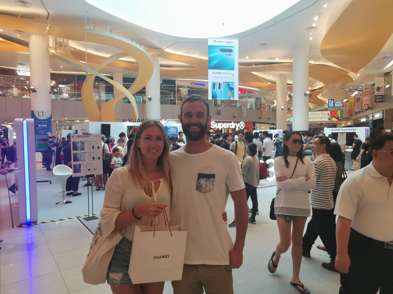 Huawei P30 Series sold out before noon in Singapore during official release at VivoCity Huawei P30 Series sold out before noon in Singapore during official release at VivoCity - Alvinology