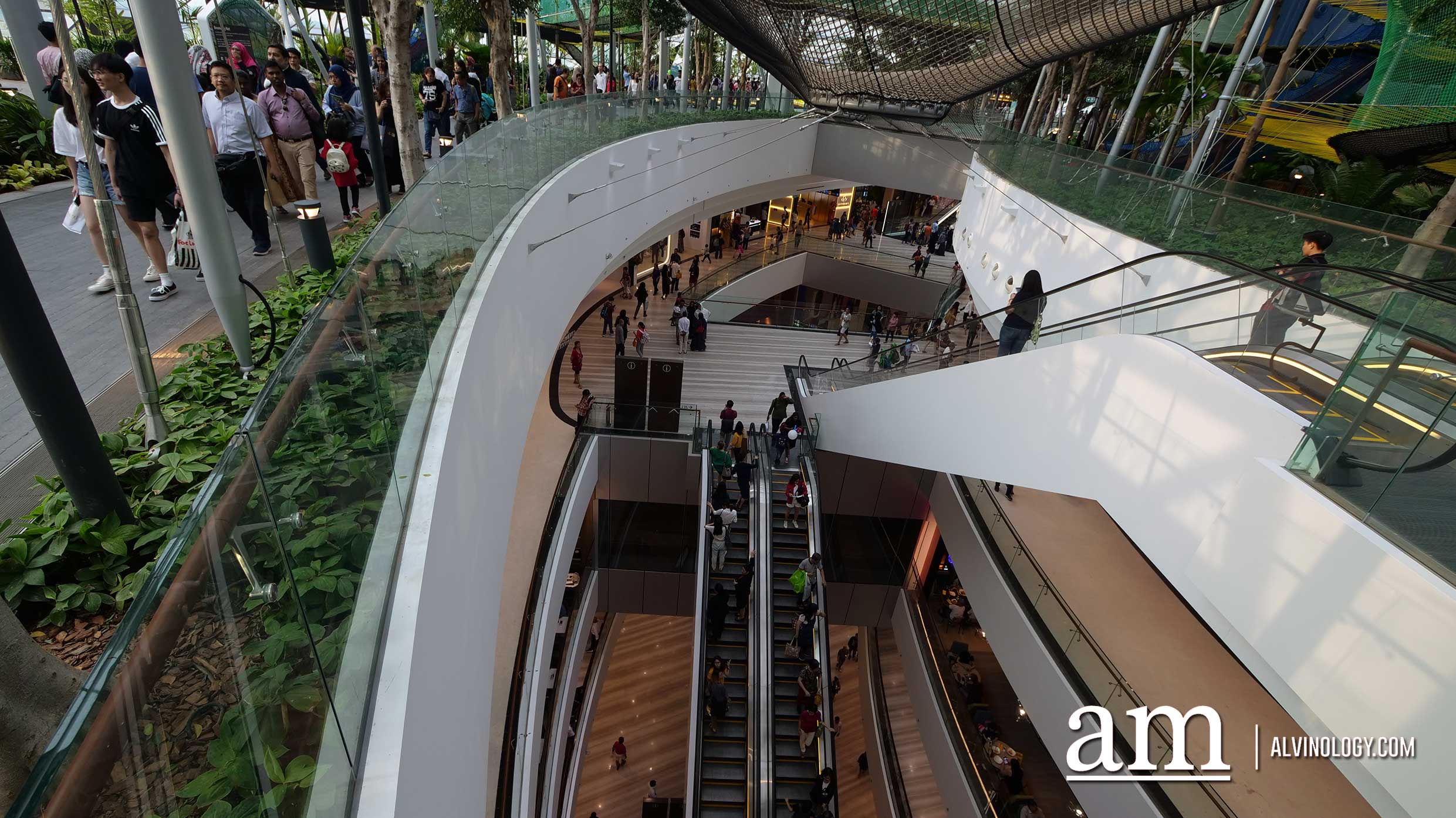 These 6 things are unusual to sell in an airport, but you can buy them at Changi Airport anyway - Alvinology