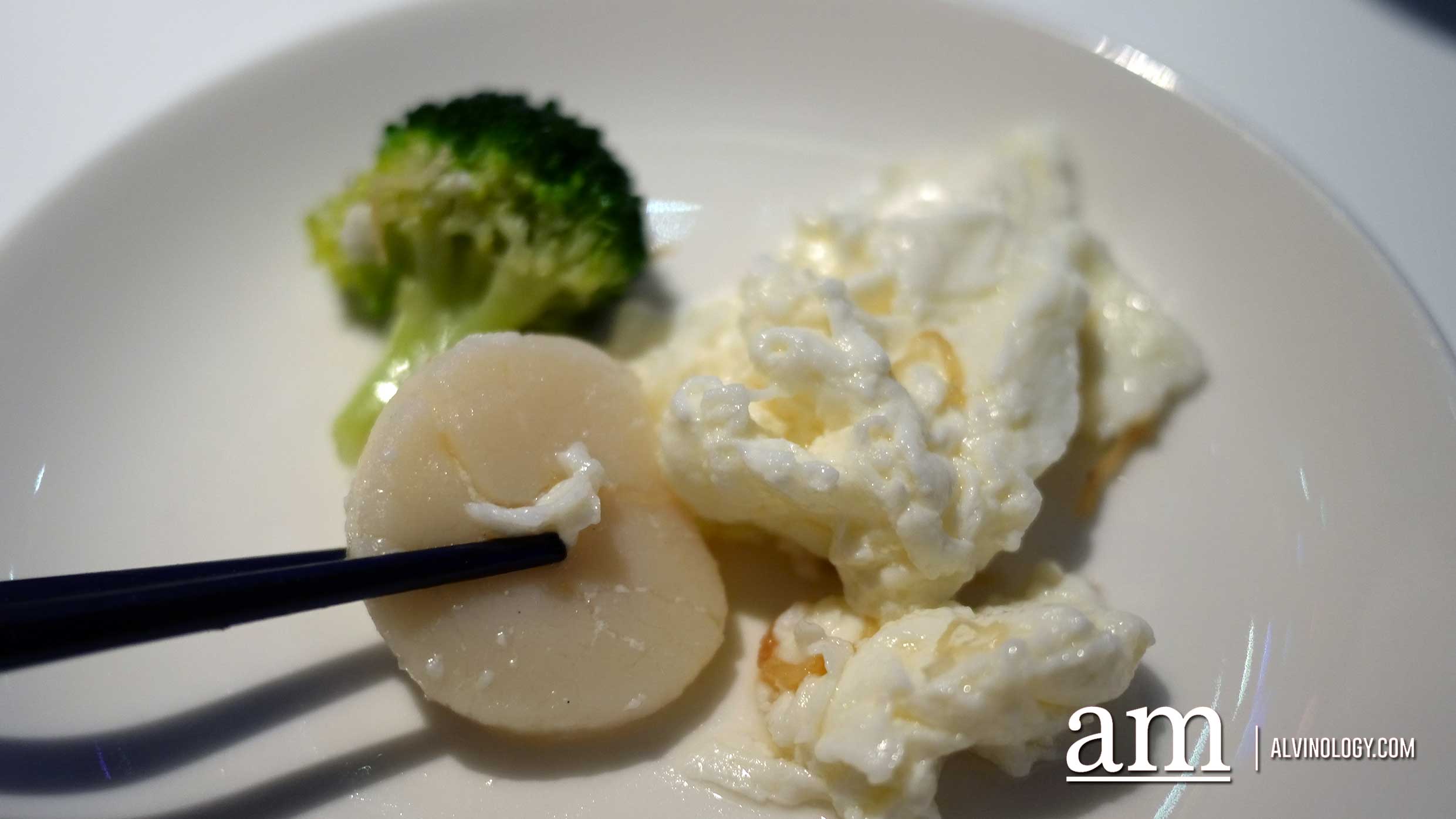 The whole scallop and the flurry milk and egg white 