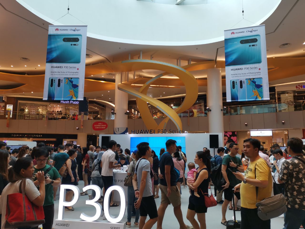 Huawei P30 Series sold out before noon in Singapore during official release at VivoCity Huawei P30 Series sold out before noon in Singapore during official release at VivoCity - Alvinology