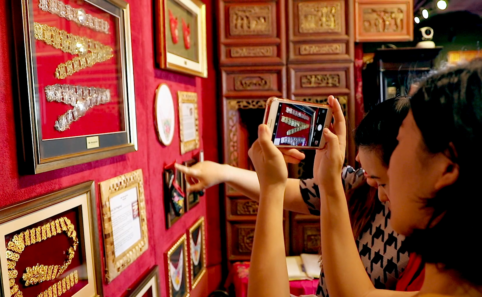 Peranakan Gallery at Orchard Road: 500 years of Straits Chinese Heritage through artefacts, arts, fashion, and culinary traditions Peranakan Gallery at Orchard Road: 500 years of Straits Chinese Heritage through artefacts, arts, fashion, and culinary traditions - Alvinology