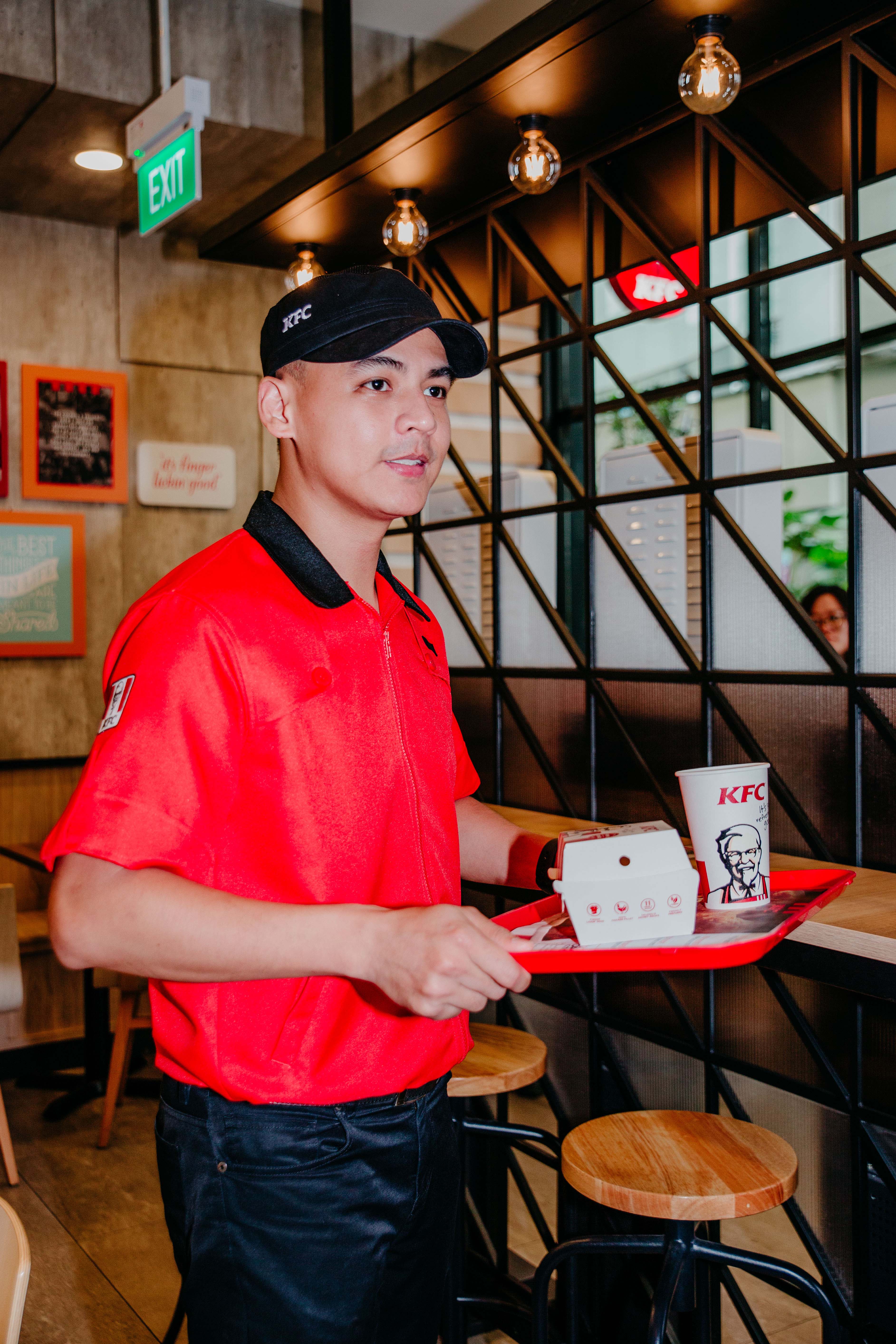 KFC x Thomas Wee: KFC Singapore launches brand-new uniforms in recognition of its staff KFC x Thomas Wee: KFC Singapore launches brand-new uniforms in recognition of its staff - Alvinology