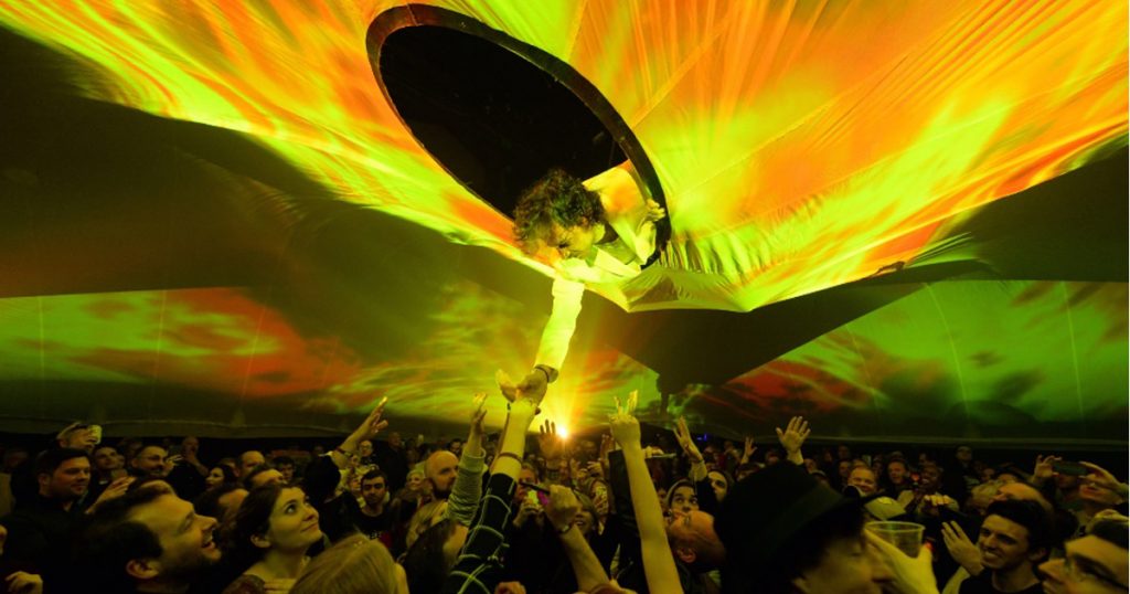 [Promo Inside] Witness the gracious Argentinean Troupe Fuerza Bruta at Singapore Night Festival 2019 - Alvinology