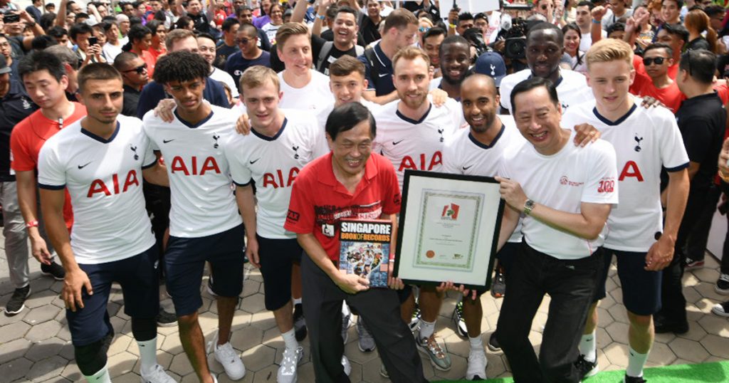 Tottenham Hotspur and 100-strong AIA Squad sets Singapore record for fastest football passes during the 2019 ICC Presented by AIA weekend - Alvinology