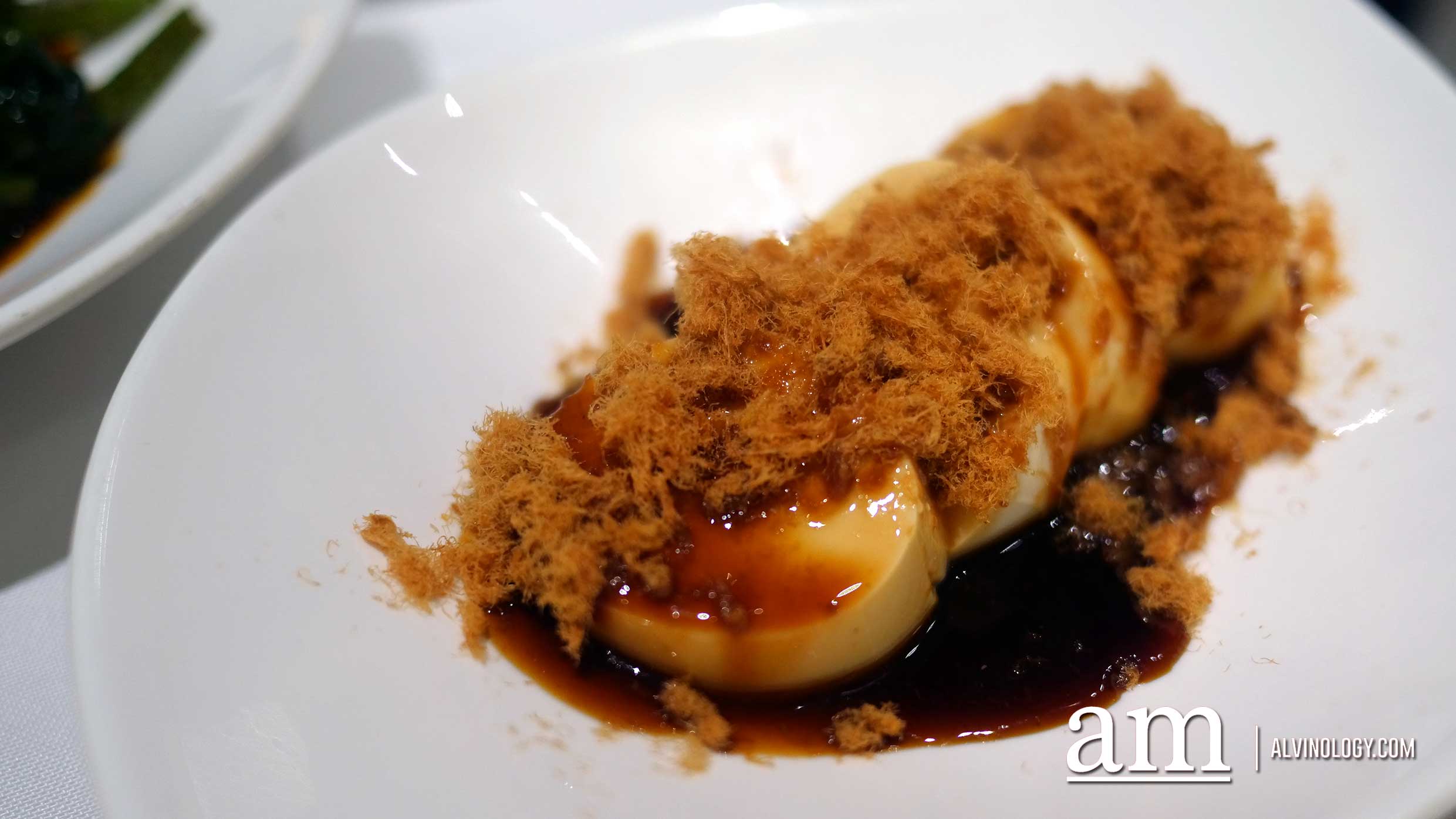 Chilled Beancurd in Japanese Soya Sauce & Pork Floss 营养豆腐 ($12++)