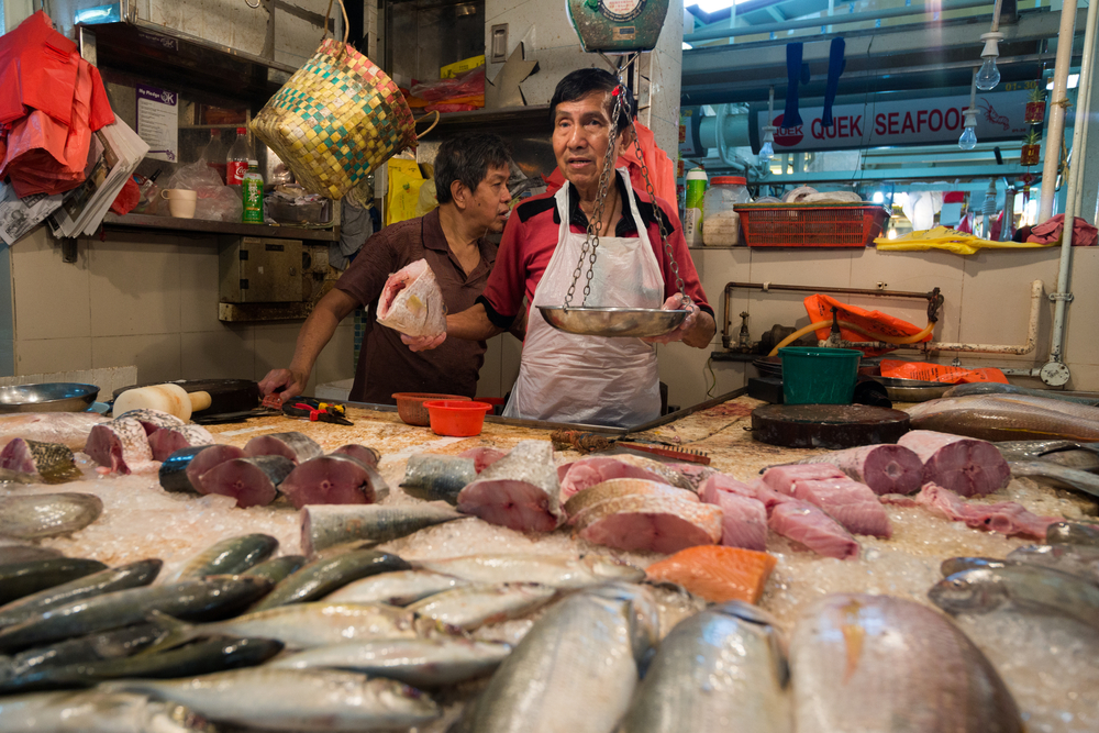 Locals educate Singapore wet market newbie on the best time to go to the market, how to buy, and other tips - Alvinology