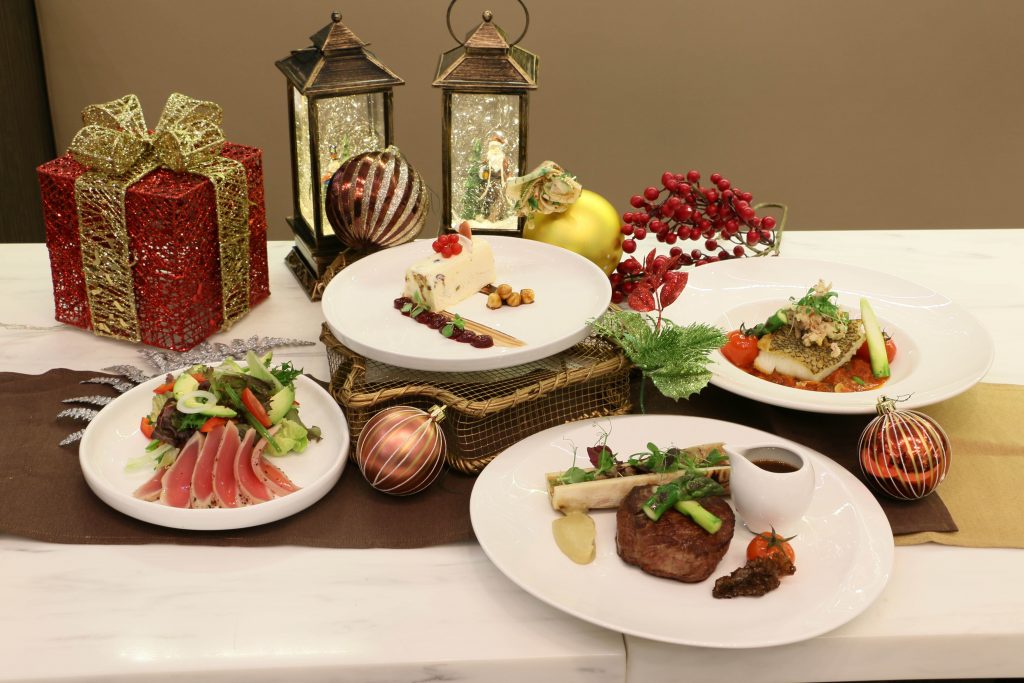Orchard Hotel Singapore opens the festive the Royal Swan Festive Goodie House in its lobby – check out these holiday treats that await you - Alvinology