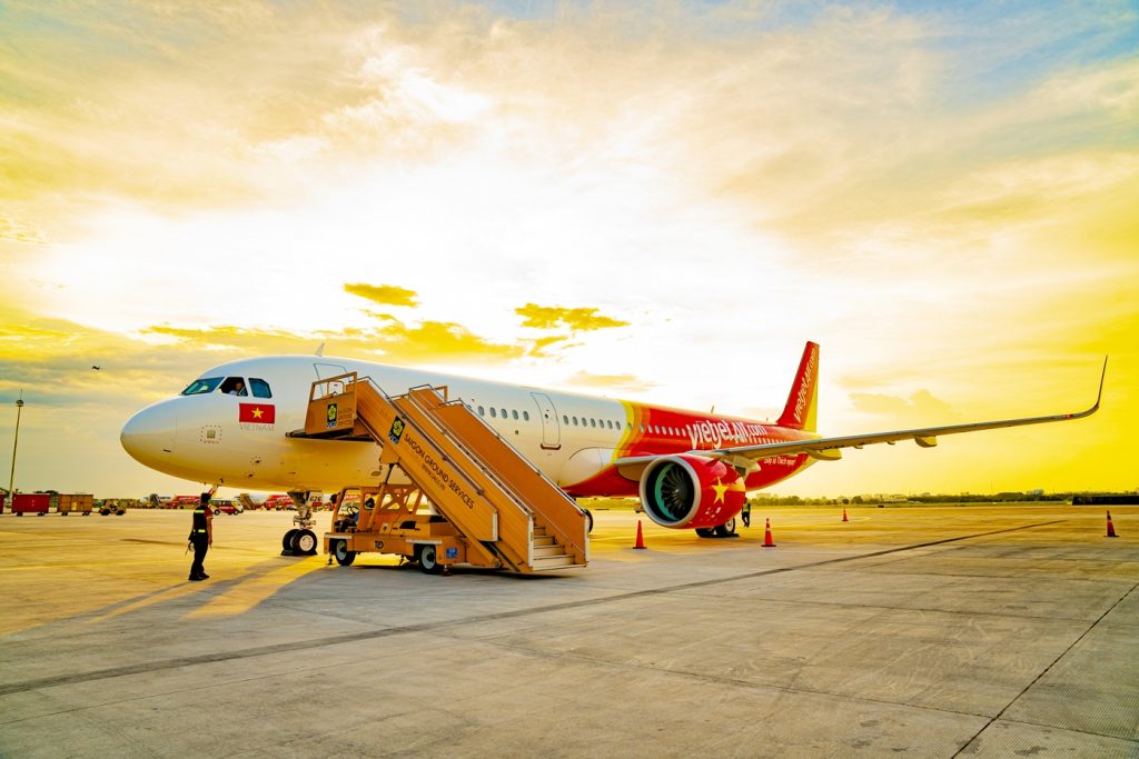 Book Vietjet flights from 8 November onward and win a “1kg Golden Aircraft” worth more than USD43,000 - Alvinology