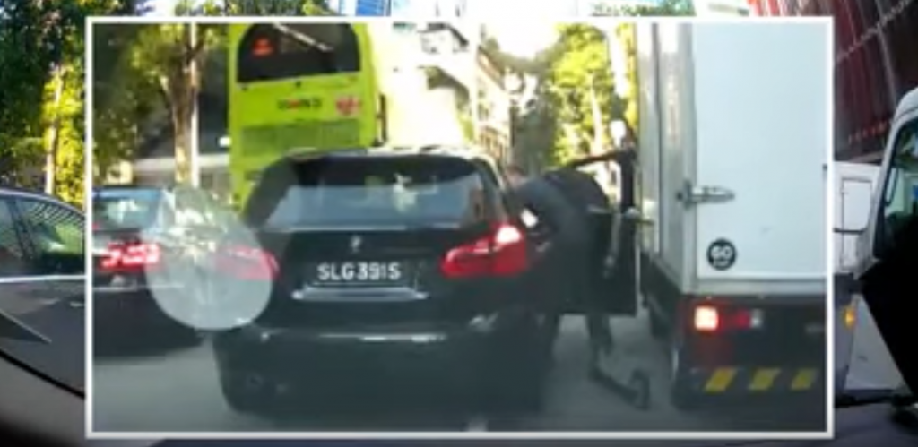 Caucasian PMD rider allegedly choked motorist, said, "I am sick of Singaporean drivers who behave like bullshit." - Alvinology