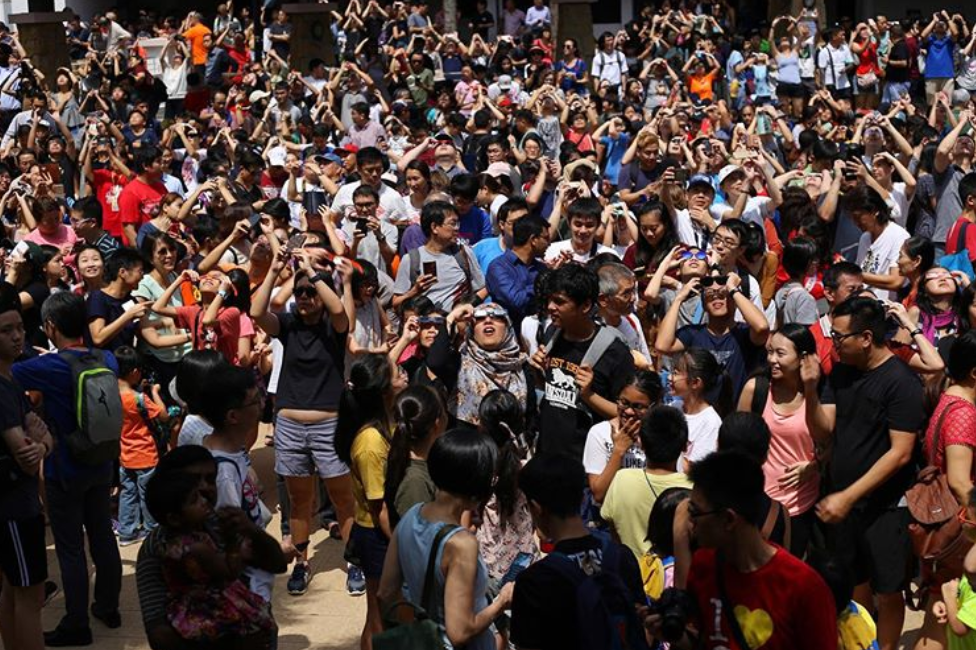 The best annular solar eclipse photos, memes, and videos from Singapore - Alvinology