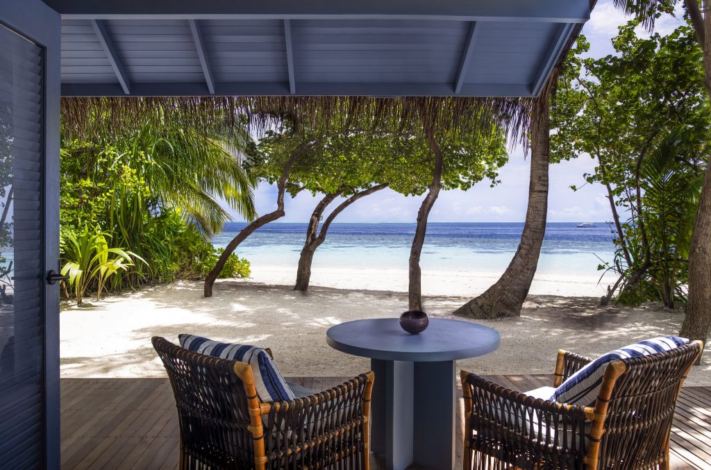 You can rent the entire Maldives Meradhoo Island Resort for a cool $1 million and invite 70 very lucky guests - Alvinology