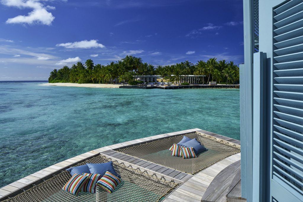 You can rent the entire Maldives Meradhoo Island Resort for a cool $1 million and invite 70 very lucky guests - Alvinology