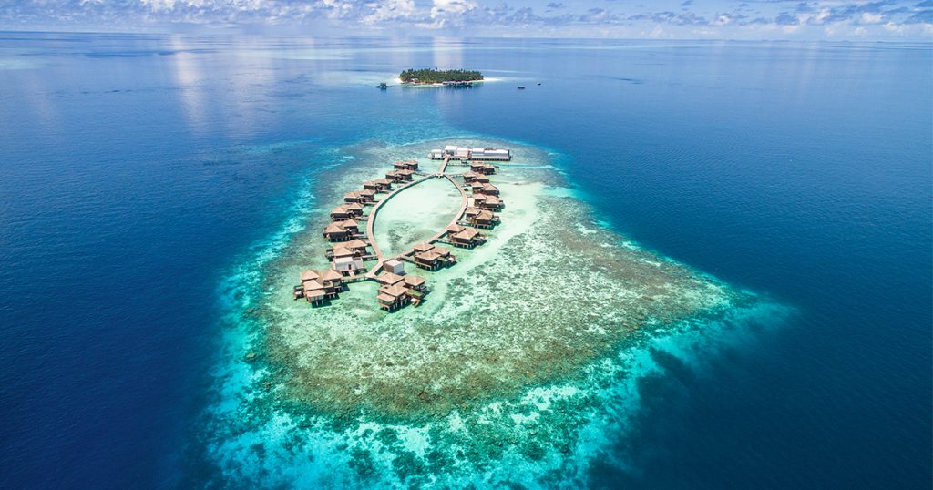 You can rent the entire Maldives Meradhoo Island Resort for a cool $1 million and invite 70 very lucky guests - Alvinology