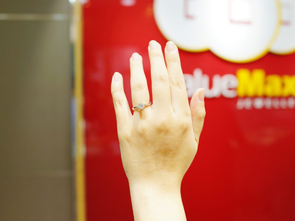 Here are some watches & jewellery pieces which are up to 50% cheaper at ValueMax any time of the year - Alvinology
