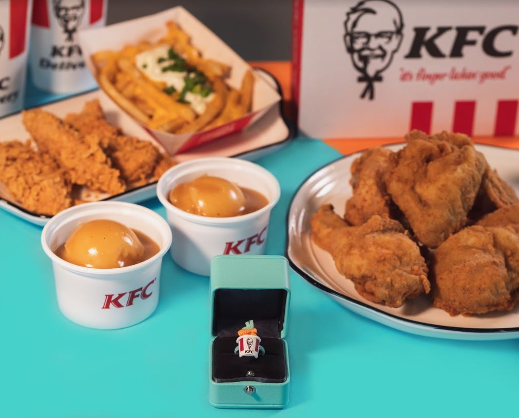 Want to propose? Time’s a-wastin’! If you love it, put a KFC Bucket ring on it with darn good fried chicken this Valentine’s Day! - Alvinology