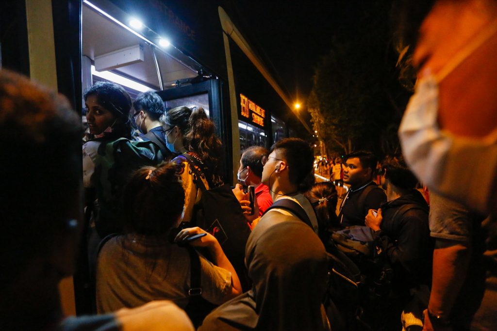 Singaporeans offer kindness to Malaysians forced to stay or lose their jobs - Alvinology