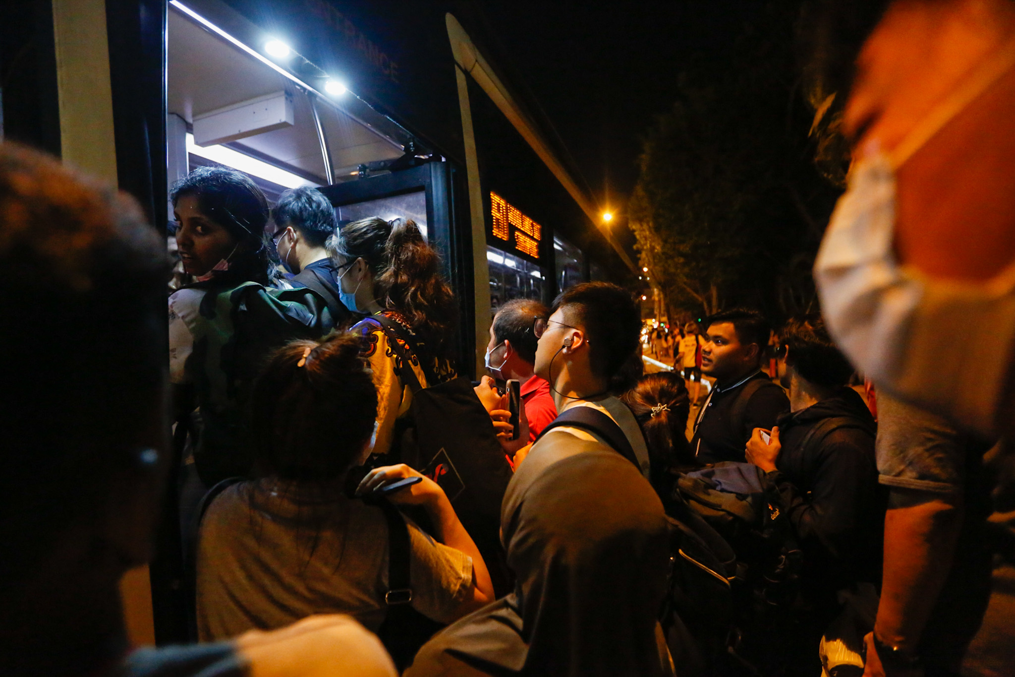 Singaporeans offer kindness to Malaysians forced to stay or lose their jobs - Alvinology