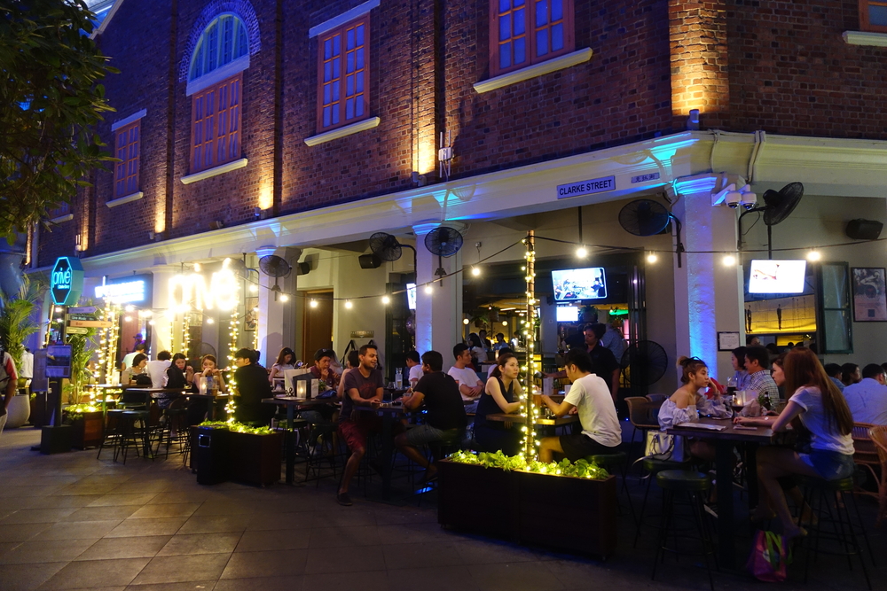 Netizens react to last minute partygoers crowding bars for 'farewell' events - Alvinology