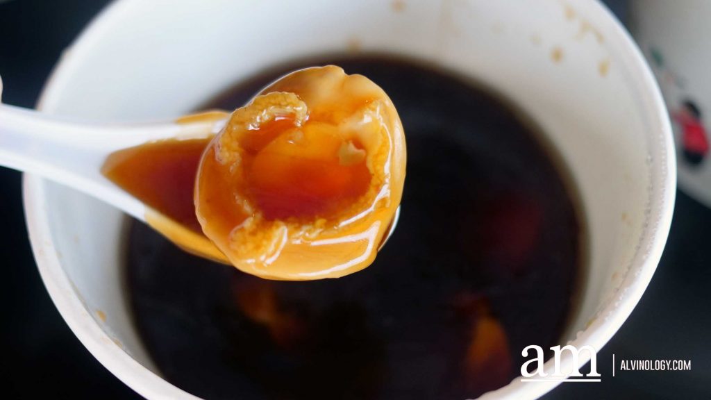 十头鲍鱼伴碧菠豆腐 Braised Ten-head Abalone with Homemade Bean Curd