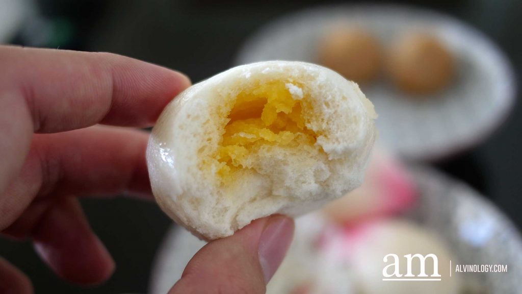 4. 奶黄流沙包 Salted Egg Yolk Custard Bun x 4 pieces  