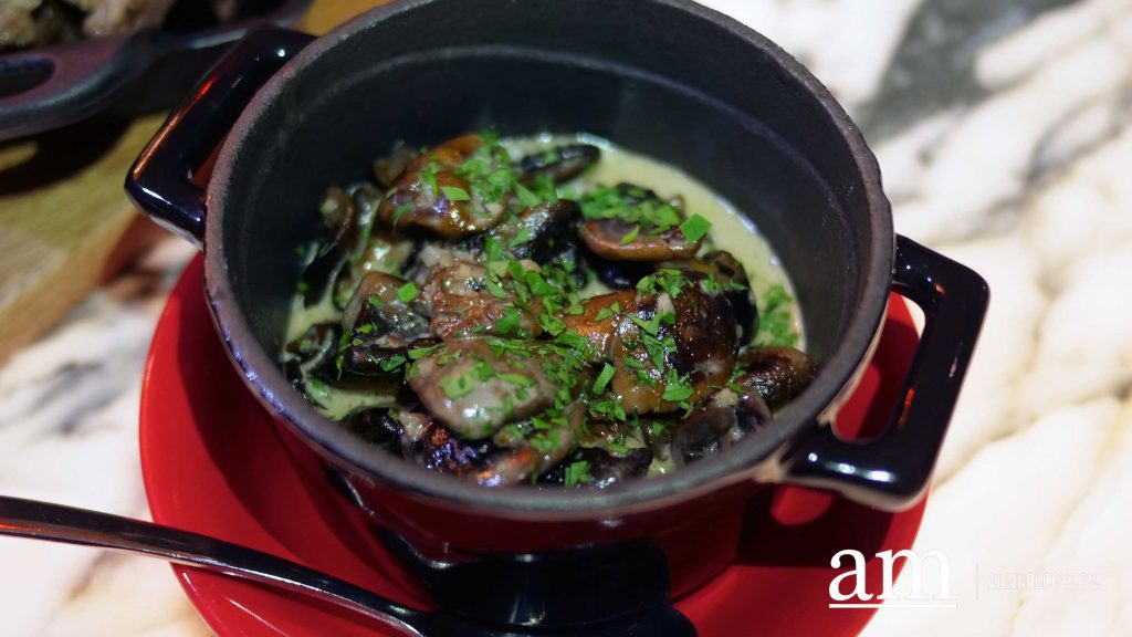 Beast & Butterflies at M Social is now open for dine-in, menu includes unique 3 Cup Lobsters in Claypot Beast & Butterflies at M Social is now open for dine-in, menu includes unique 3 Cup Lobsters in Claypot - Alvinology