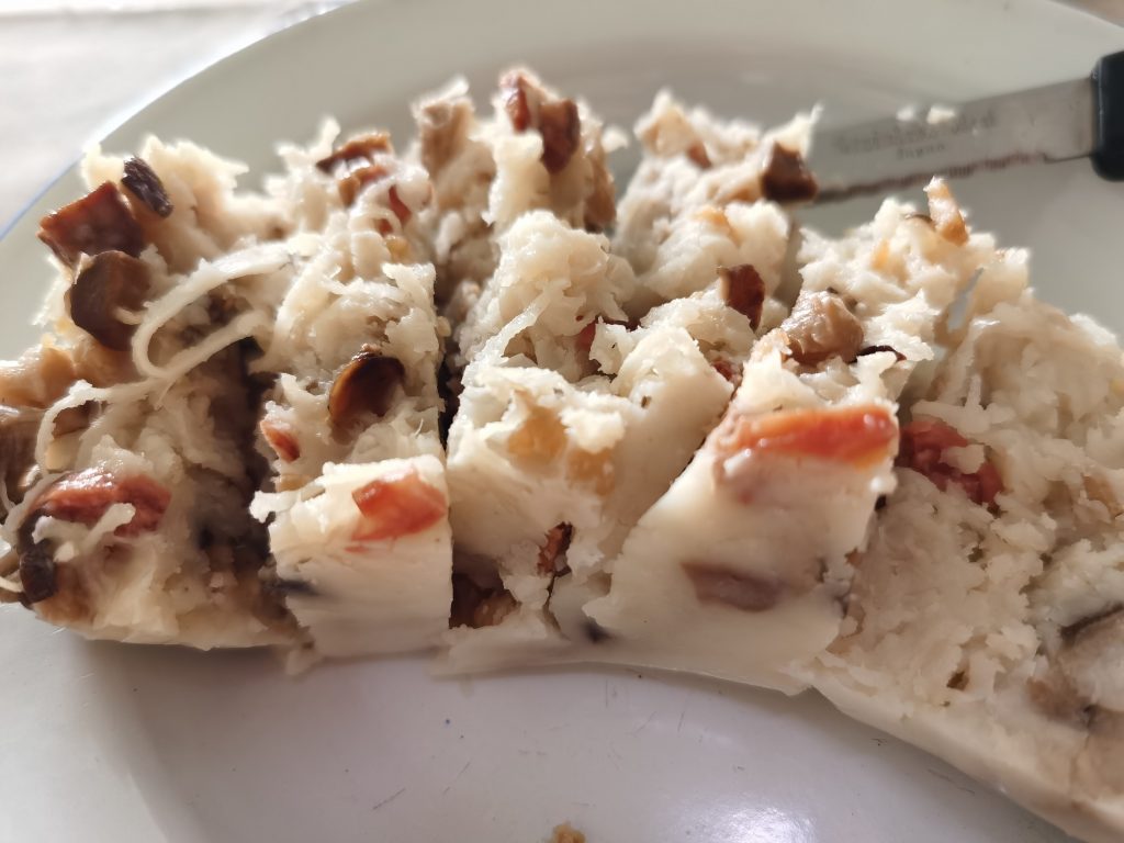 [#SUPPORTLOCAL] Amelia's Homemade Carrot Cake - Alvinology