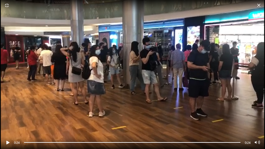 What are they Queuing for? Snaking queue at Ion B4, Joy Luck Teahouse (歡樂冰室) What are they Queuing for? Snaking queue at Ion B4, Joy Luck Teahouse (歡樂冰室) - Alvinology