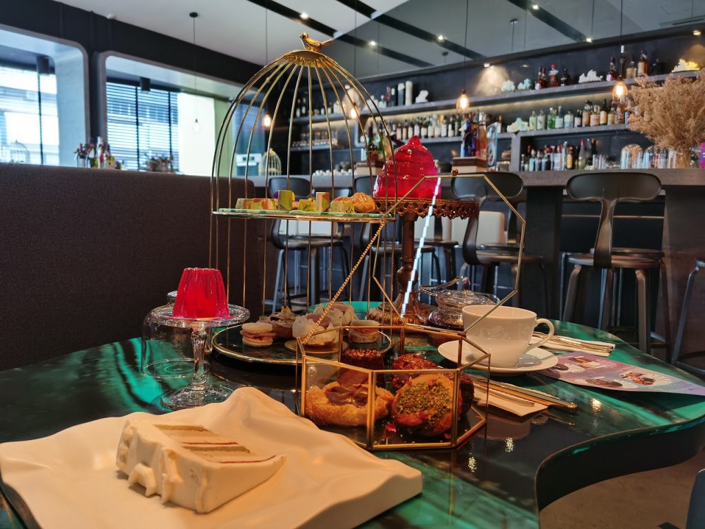 [Review] Cakes of Versailles High Tea Menu by 2am: dessertbar, Janice Wong - Alvinology