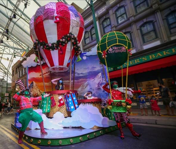Universal Studios Singapore hosts first-ever Christmas Lucky Draw - up to S$60,000 worth of prizes up for grabs! Double Here’s how to double your chances of winning – - Alvinology