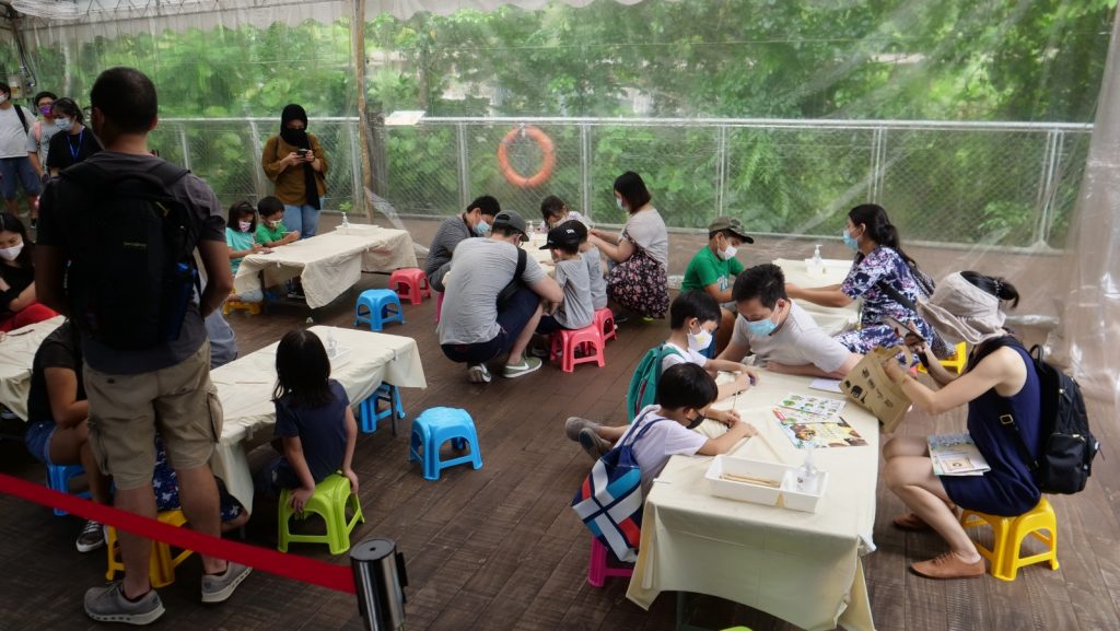 Join Disney's Mickey Mouse and Minnie Mouse at singapore Zoo and River Safari this year-end school holidays! - Alvinology
