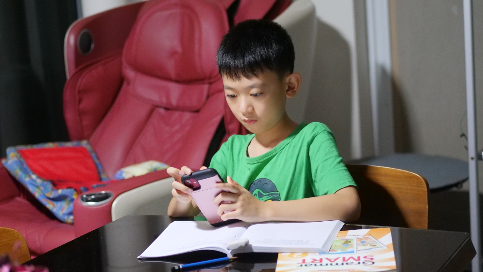 Asher gets instant one-to-one homework help with the Snapask app - Alvinology