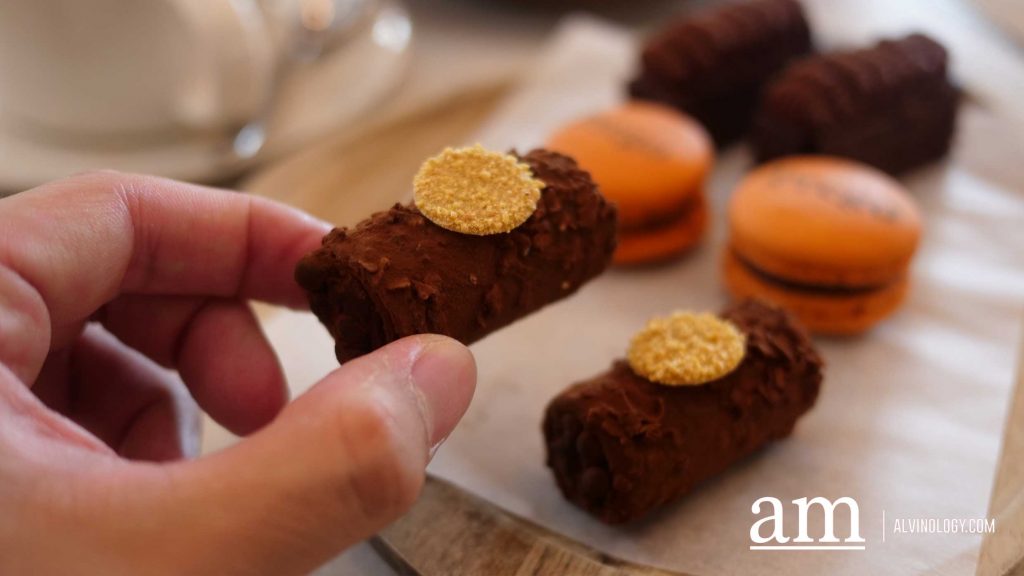  Sigari di cioccolato amaro, or bitter chocolate cigars