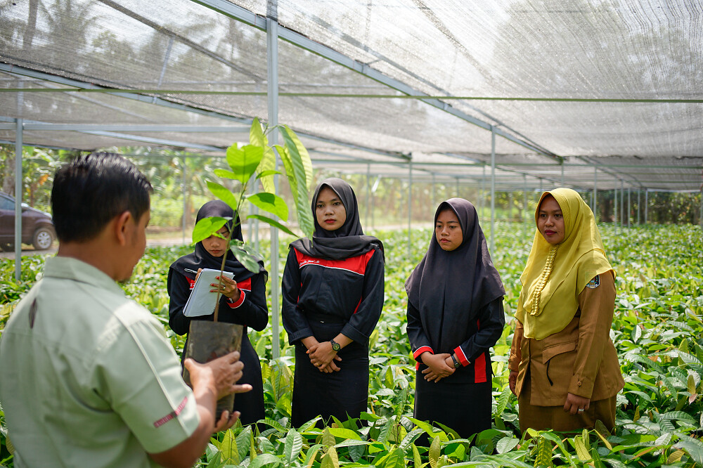 Cocoa farmers, about 20% of whom are women, will have access to financial literacy and entrepreneurship trainings